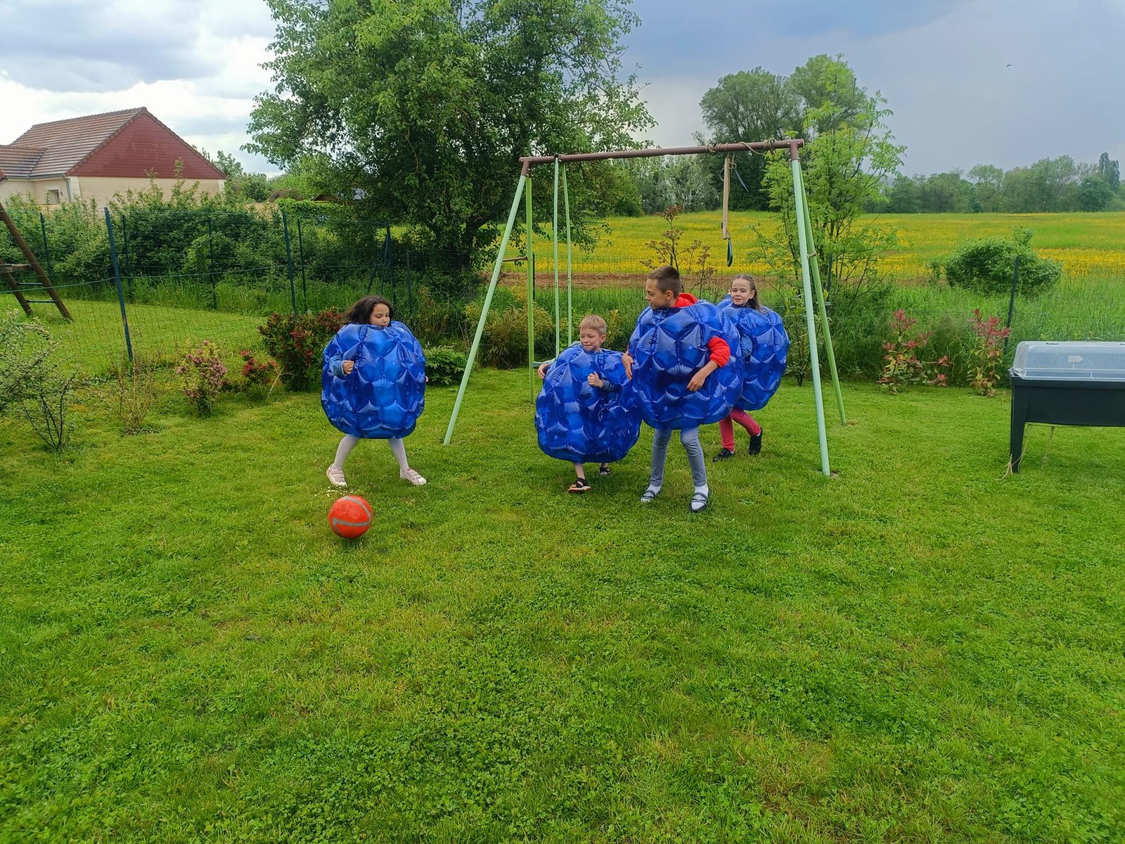 Anniversaire immersif enfants : fête d'anniversaire interactive et magique, où les enfants vivent une aventure inoubliable plongée dans un univers captivant.