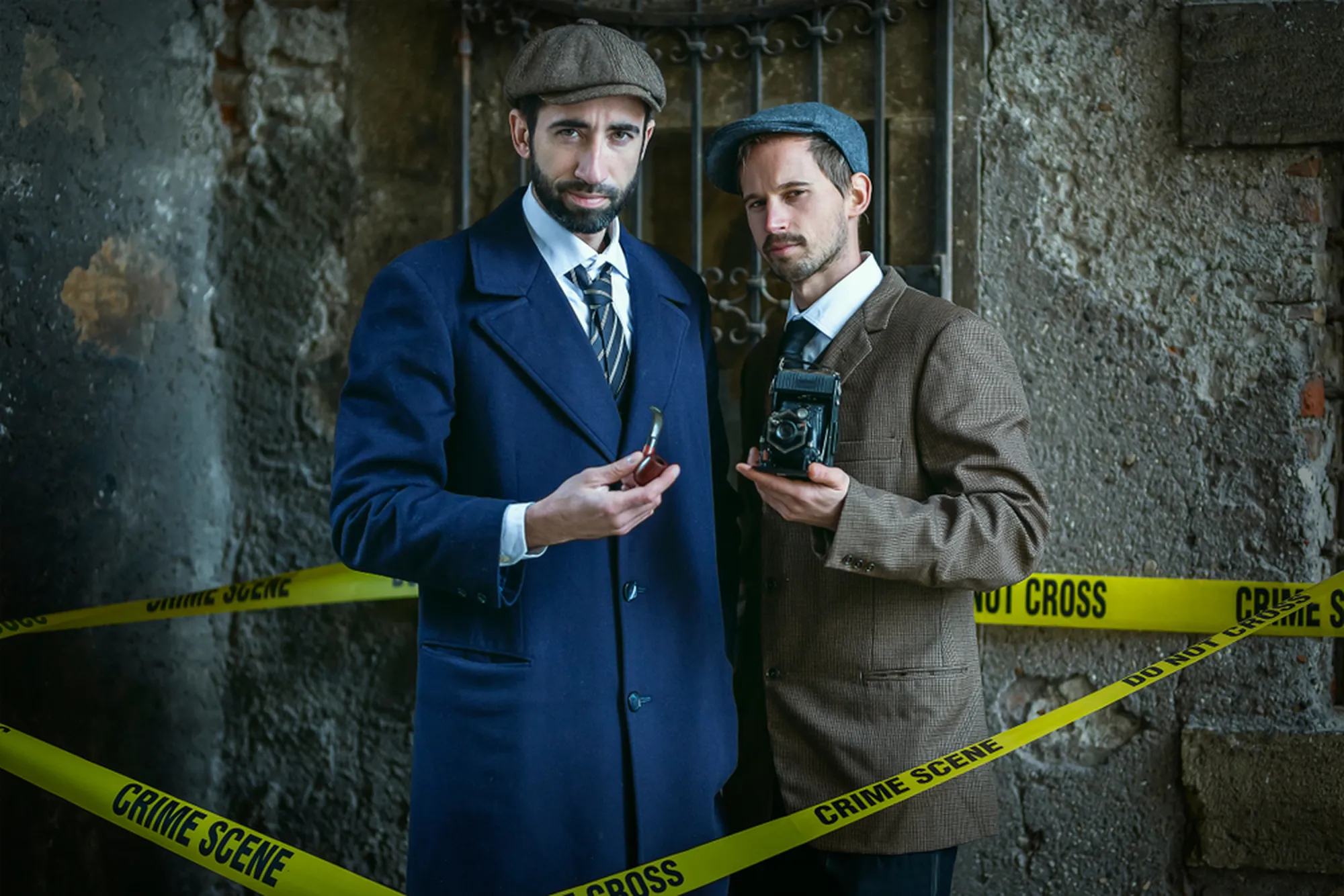 Cluedo géant : jeu d'enquête grandeur nature où les participants résolvent un mystère en interagissant avec des indices et des personnages, créant une expérience immersive et collaborative.