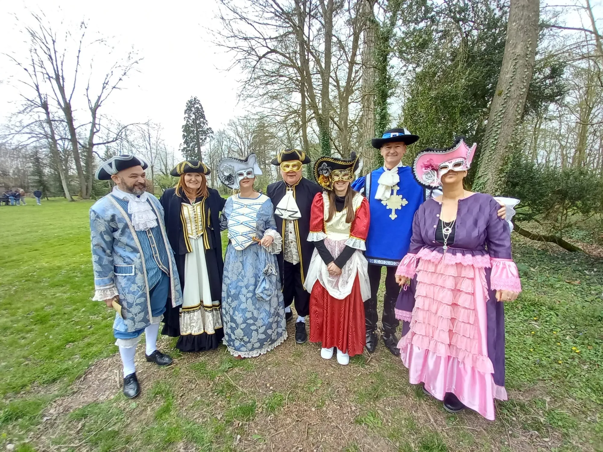 Costume déguisement : tenue ludique et originale pour ajouter du fun et de la créativité à vos événements, soirées à thème ou fêtes spéciales.